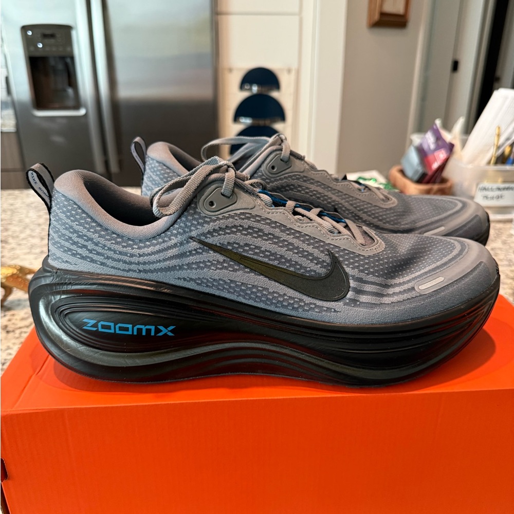 Nike Vomero Plus Men's Running Shoes